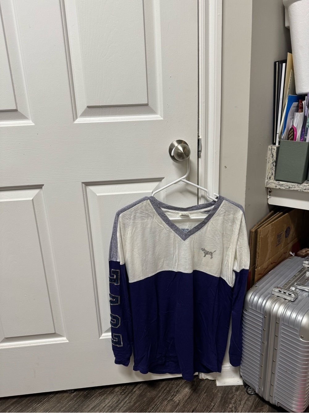 PINK Victoria's Secret White and Heather Gray V-Neck Top